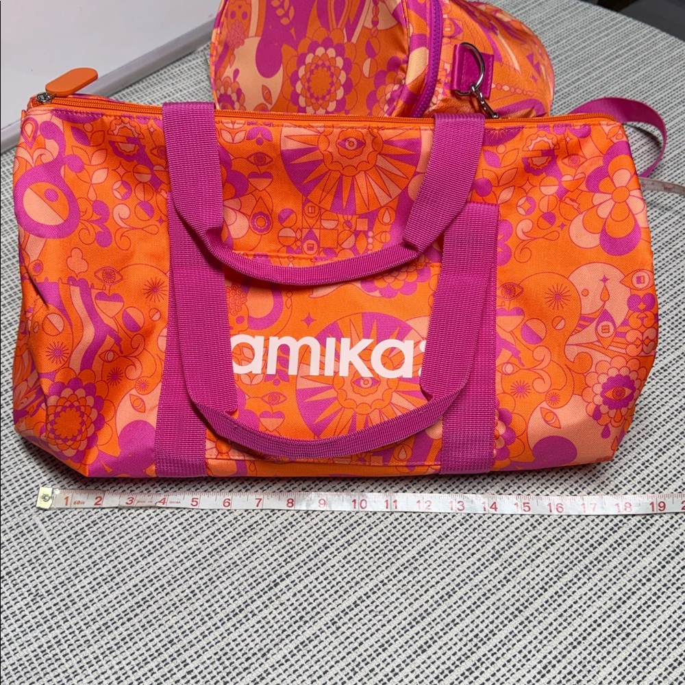 amika signature print gym duffle bag and a matching insulated cooler bag set - Picture 5 of 11